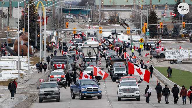 معترضان و حامیان در یک محاصره در پای پل سفیر قرار گرفتند و جریان ترافیک تجاری روی پل را از دیترویت به کانادا مسدود کردند.